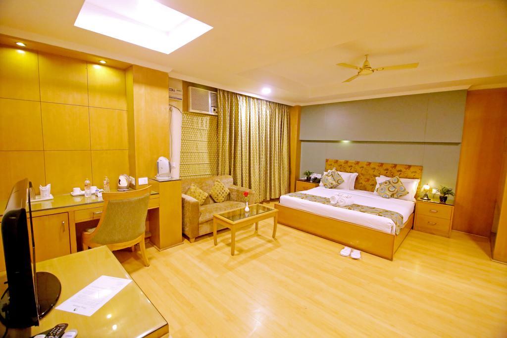 ホテル Chirag Residency ニューデリー エクステリア 写真