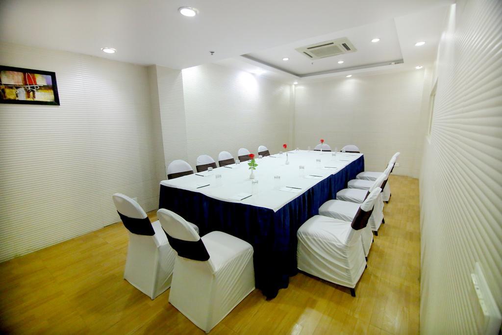 ホテル Chirag Residency ニューデリー エクステリア 写真