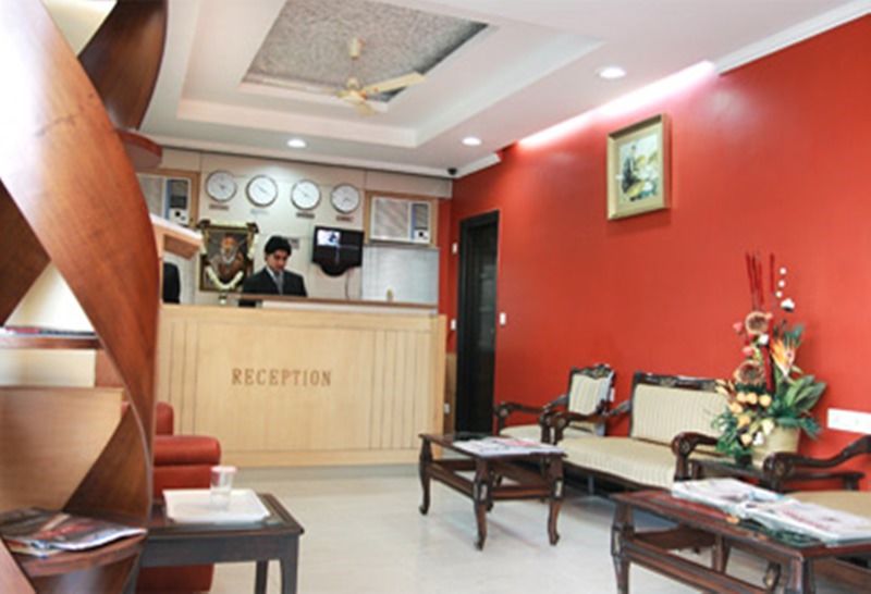 ホテル Chirag Residency ニューデリー エクステリア 写真